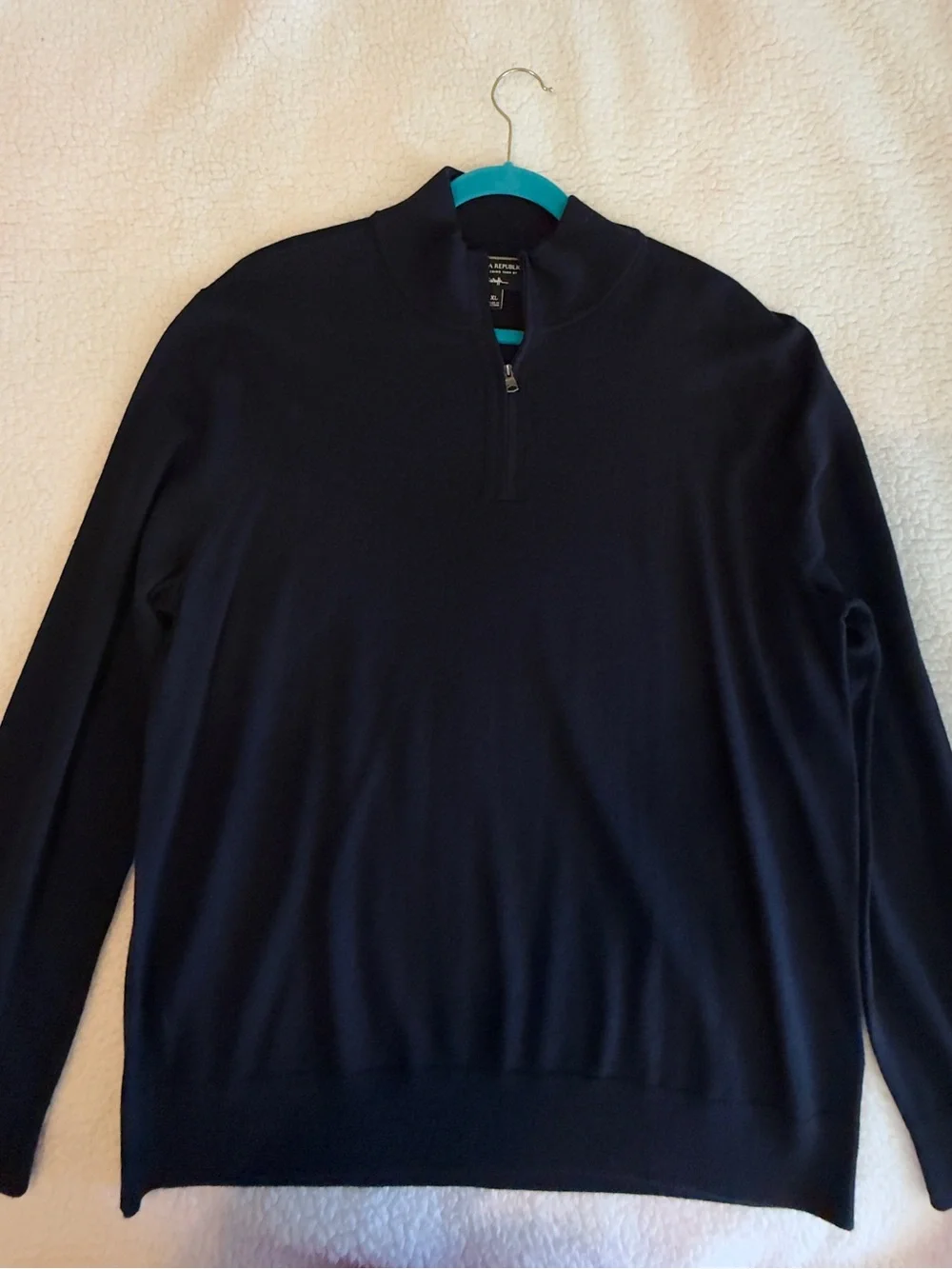 Banana Republic Men's Italian Merino Yarn Sweater in Navy Blue